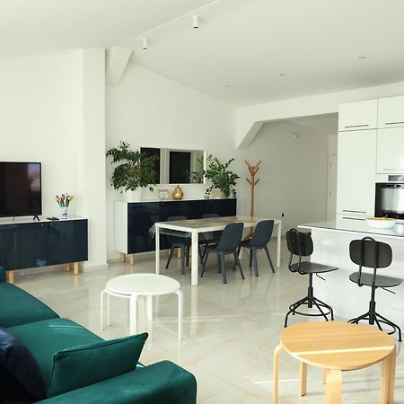 Ferienwohnung Lux House Olga Ruma Exterior foto