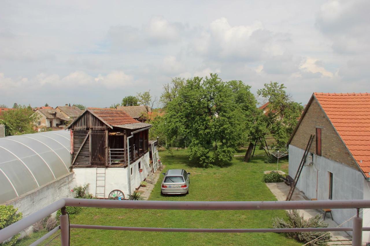 Ferienwohnung Lux House Olga Ruma Exterior foto