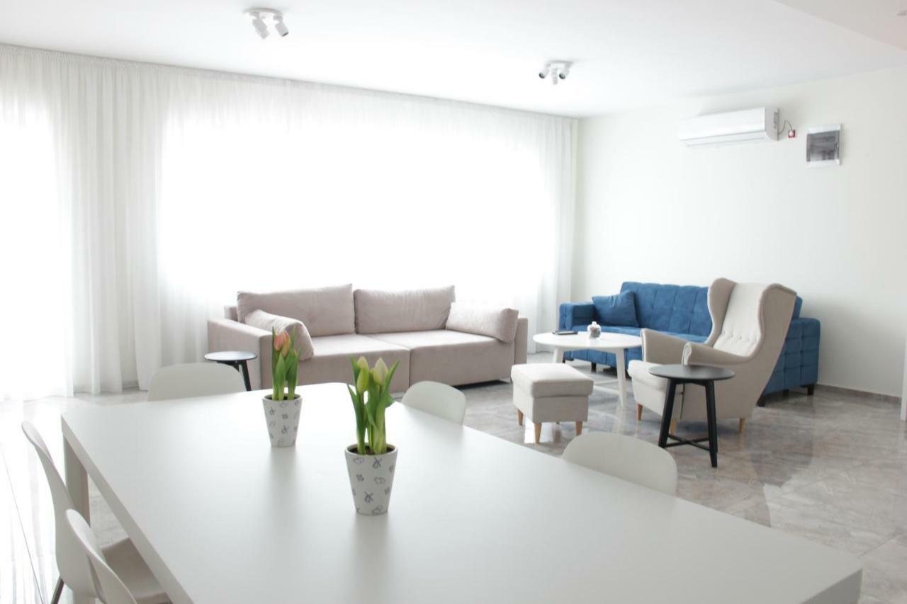 Ferienwohnung Lux House Olga Ruma Exterior foto